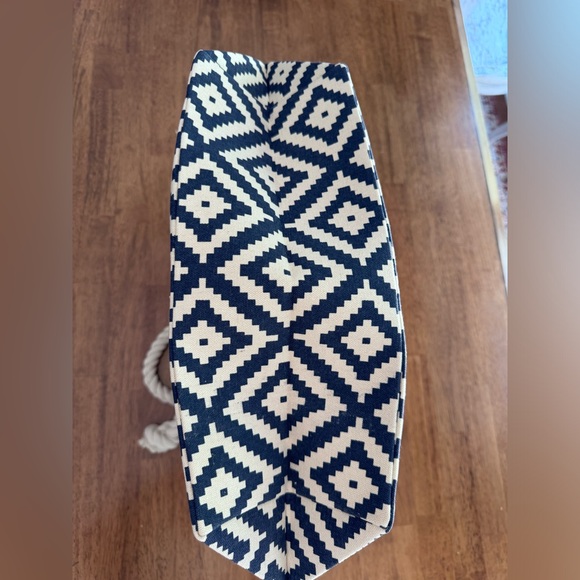 NWT Summer & Rose Beach Tote Navy & Cream Diamond - Picture 15 of 16